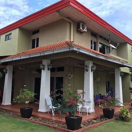 Casapelindung Guesthouse Куантан Екстериор снимка